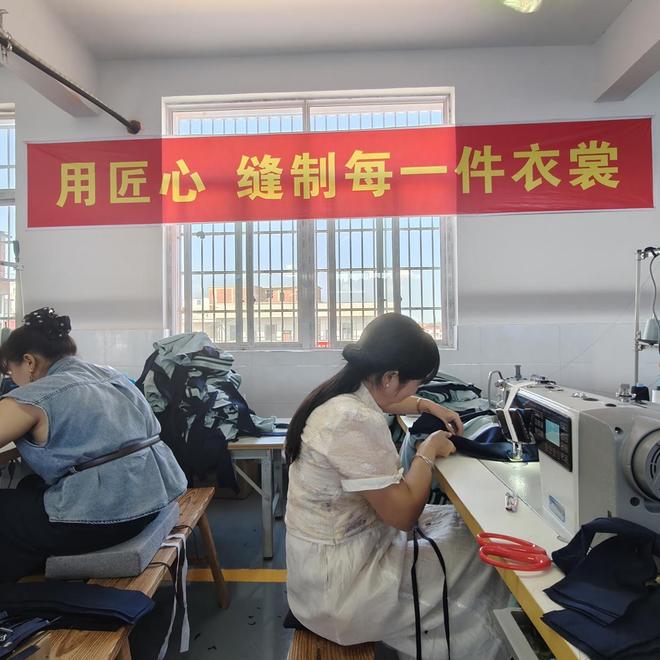 饰江西生产基地顺利投产开元ky棋牌浙江金裁服(图2)